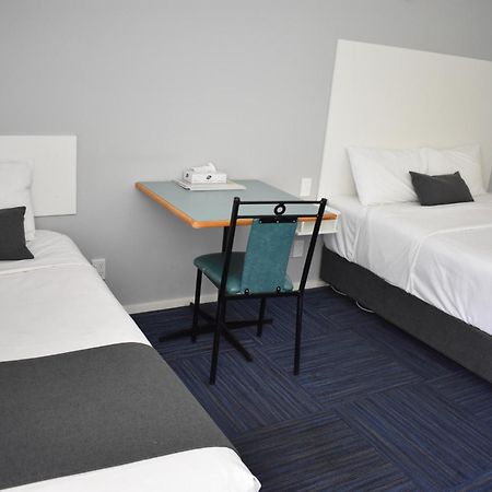 Riviana Motel Deniliquin Exterior photo