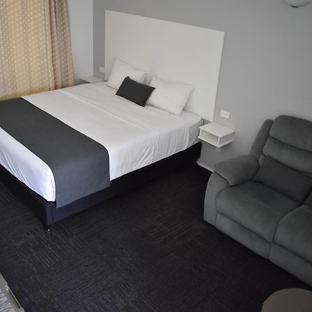 Riviana Motel Deniliquin Exterior photo