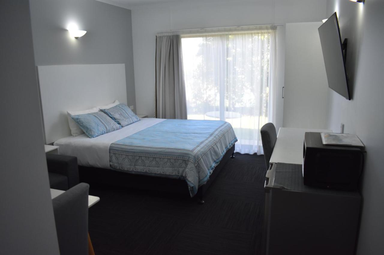 Riviana Motel Deniliquin Exterior photo
