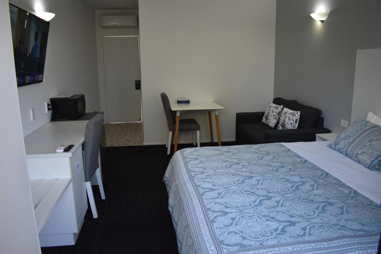 Riviana Motel Deniliquin Exterior photo