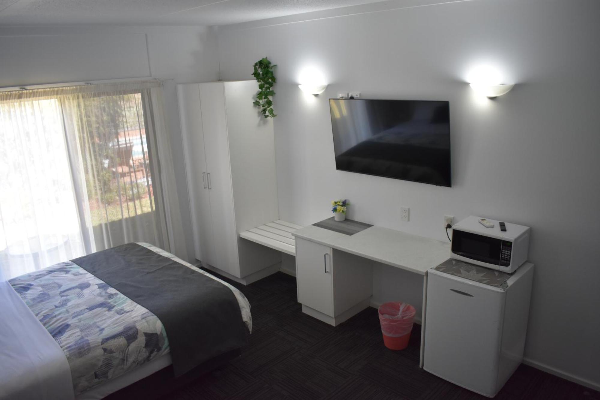 Riviana Motel Deniliquin Exterior photo
