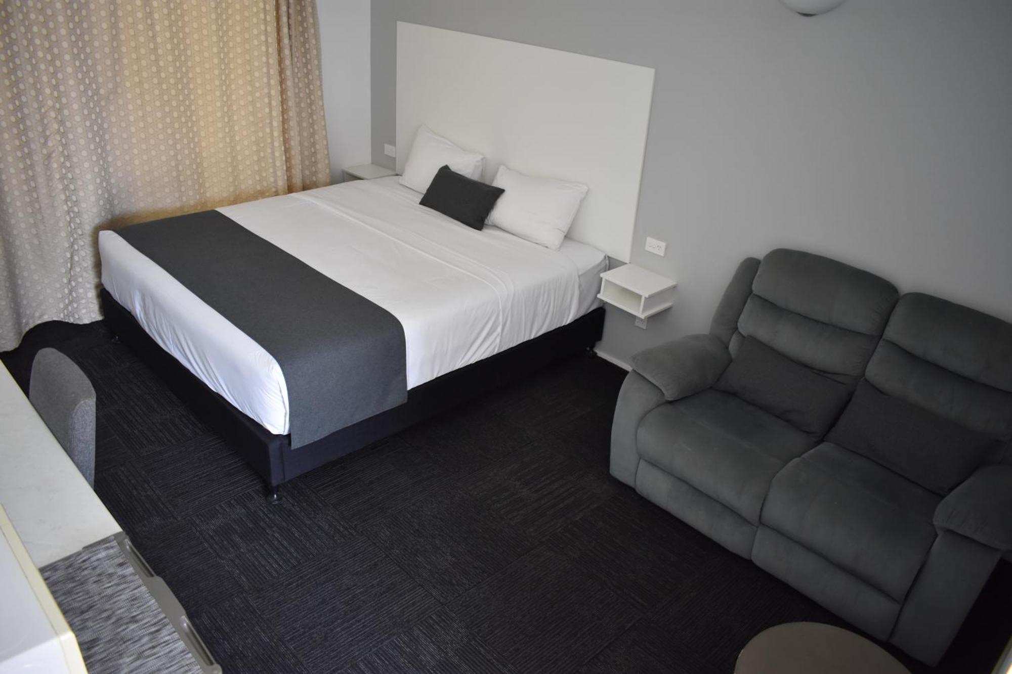 Riviana Motel Deniliquin Exterior photo