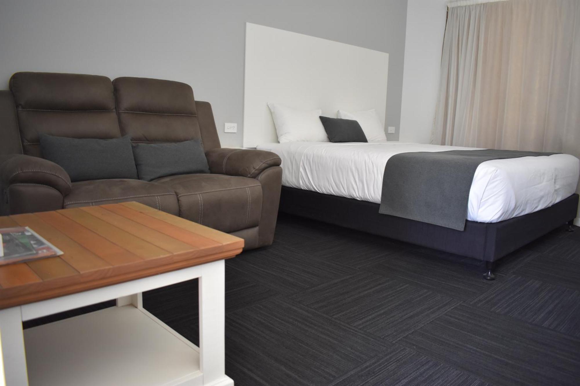 Riviana Motel Deniliquin Exterior photo