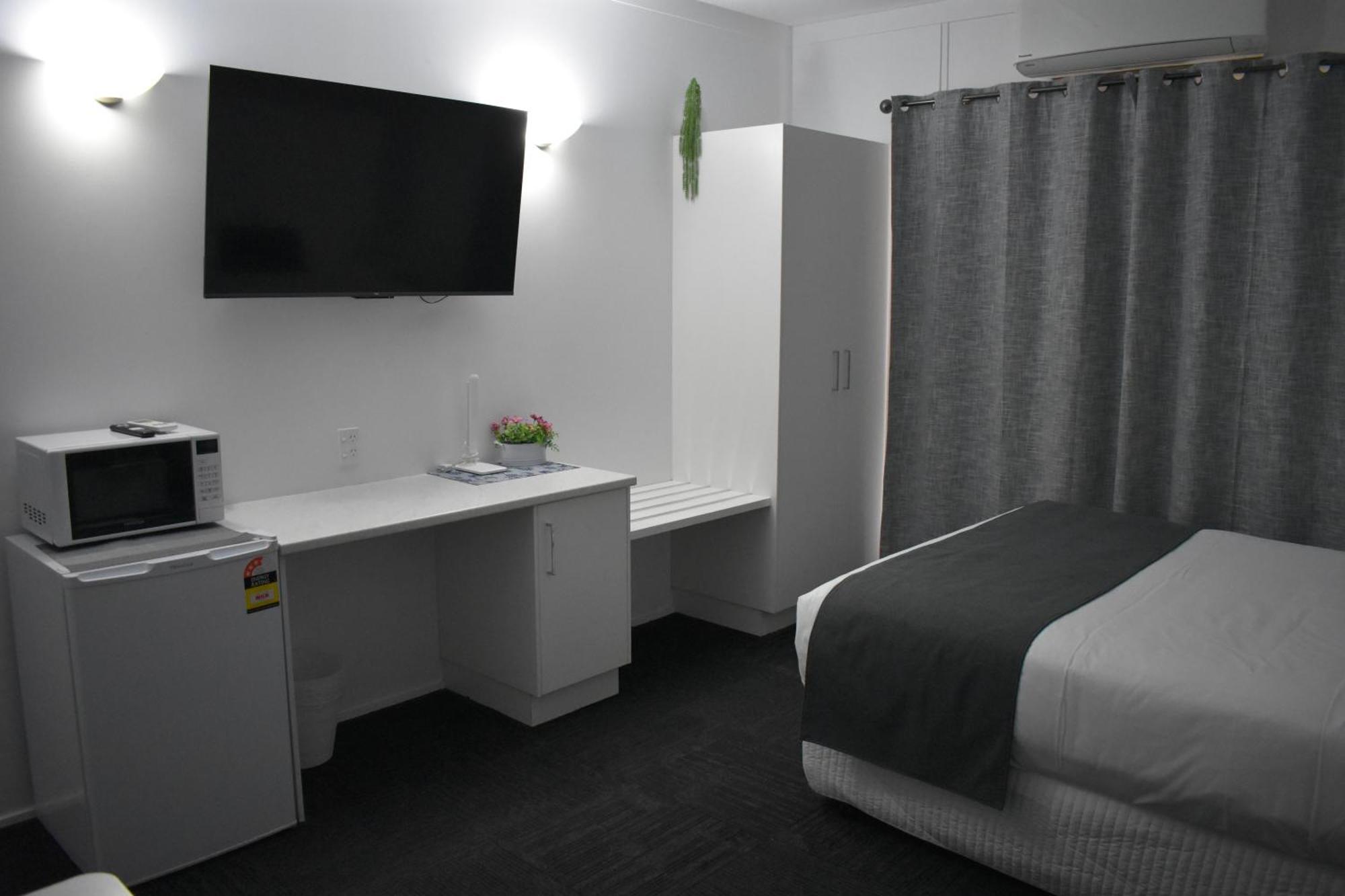 Riviana Motel Deniliquin Exterior photo