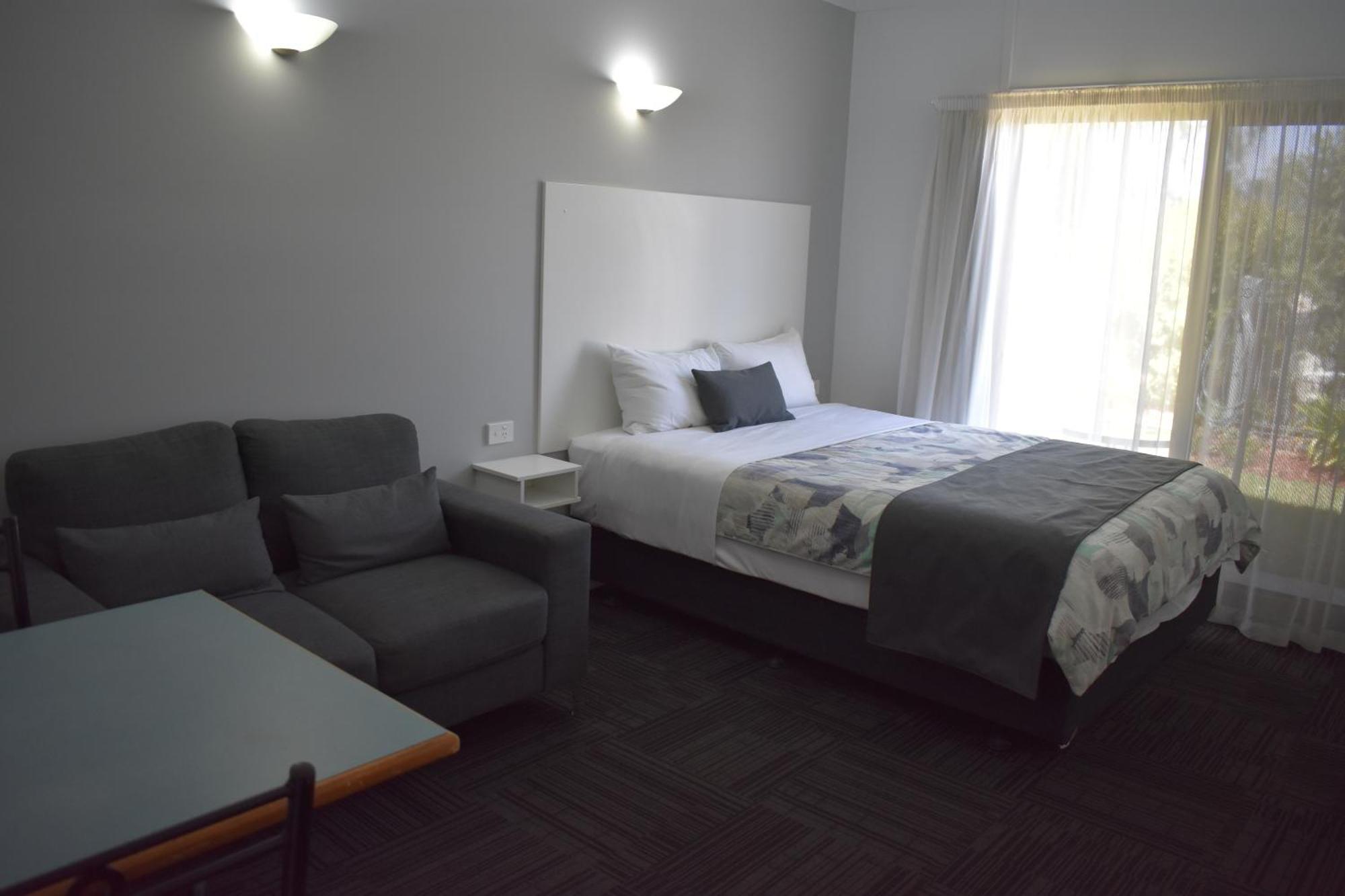 Riviana Motel Deniliquin Exterior photo