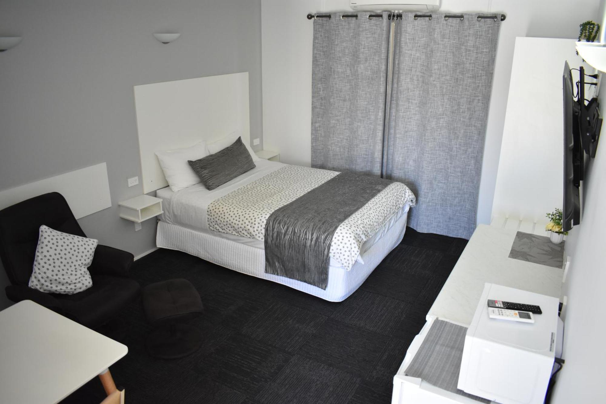 Riviana Motel Deniliquin Exterior photo
