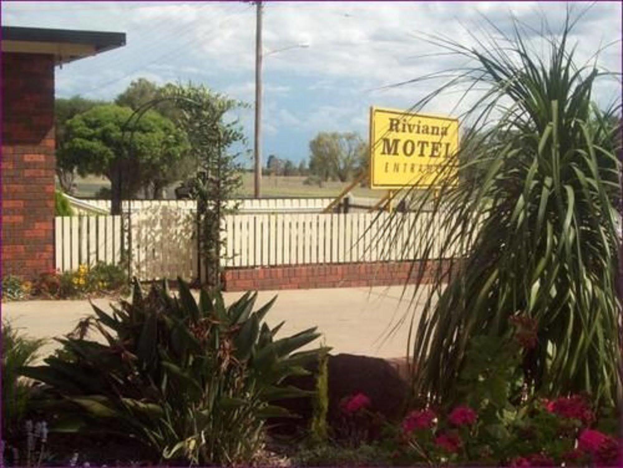 Riviana Motel Deniliquin Exterior photo